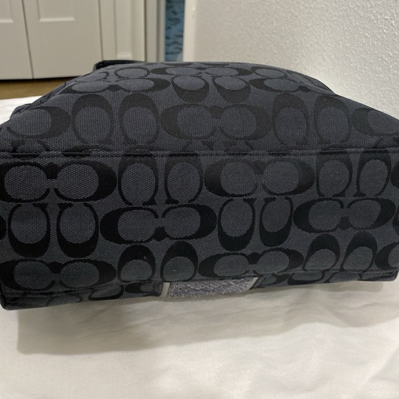 Coach Signature Python Handbag / Tote/ purse - Picture 8 of 15